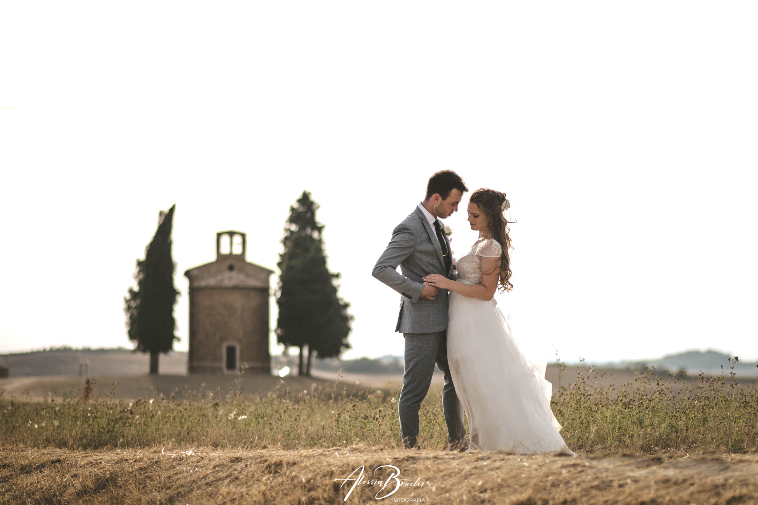 couple portrait in val d'orcia Tuscany