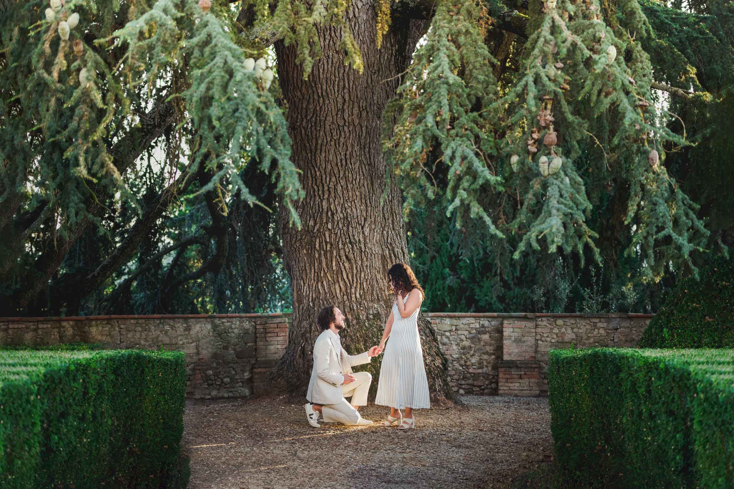 Romantic-Proposal-in-Tuscany